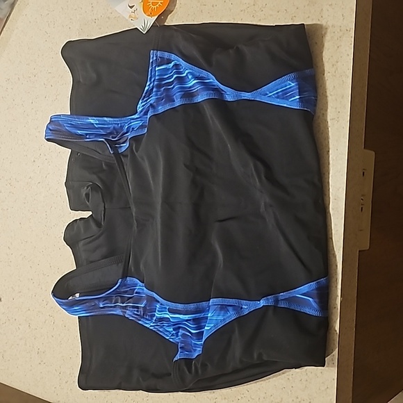 Swimsuit - Picture 4 of 10